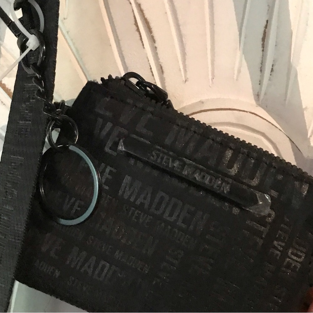 NWT Steve Madden Women’s Black Crossbody bag with removable pouch. - Picture 3 of 6